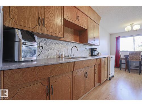 9324 80 Av Nw, Edmonton, AB - Indoor Photo Showing Kitchen