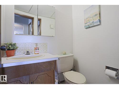 9324 80 Av Nw, Edmonton, AB - Indoor Photo Showing Bathroom