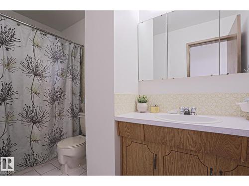 9324 80 Av Nw, Edmonton, AB - Indoor Photo Showing Bathroom