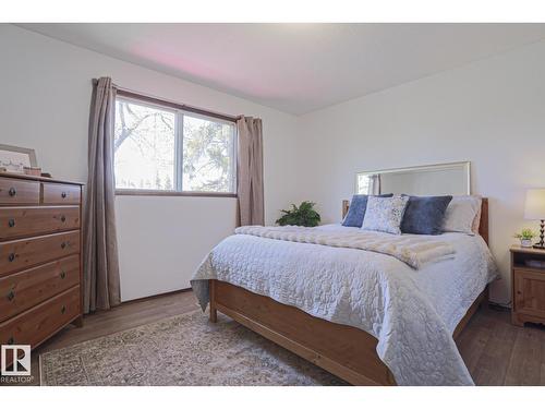 9324 80 Av Nw, Edmonton, AB - Indoor Photo Showing Bedroom