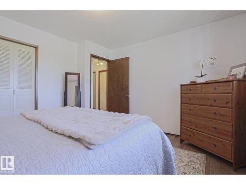 9324 80 Av Nw, Edmonton, AB - Indoor Photo Showing Bedroom