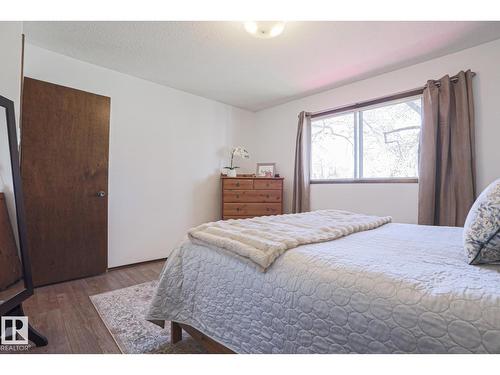9324 80 Av Nw, Edmonton, AB - Indoor Photo Showing Bedroom