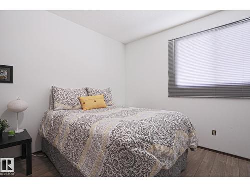 9324 80 Av Nw, Edmonton, AB - Indoor Photo Showing Bedroom