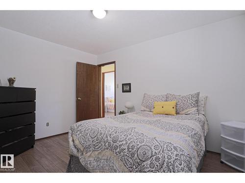 9324 80 Av Nw, Edmonton, AB - Indoor Photo Showing Bedroom