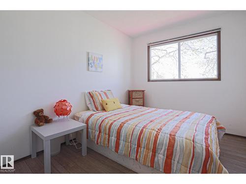 9324 80 Av Nw, Edmonton, AB - Indoor Photo Showing Bedroom