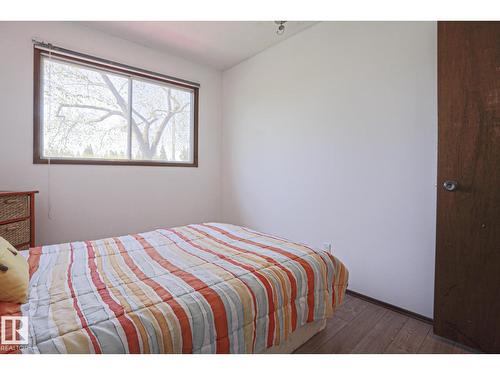 9324 80 Av Nw, Edmonton, AB - Indoor Photo Showing Bedroom