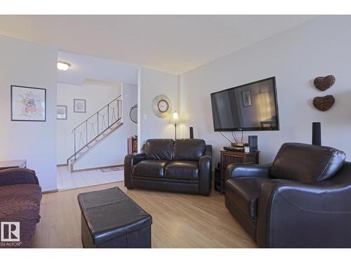 9324 80 Av Nw, Edmonton, AB - Indoor Photo Showing Living Room
