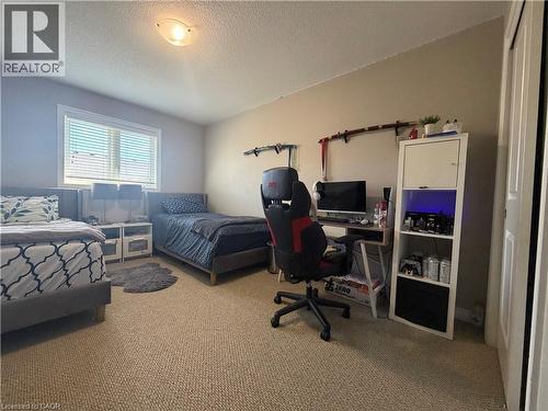25 Bethune Avenue, Hamilton, ON - Indoor Photo Showing Bedroom