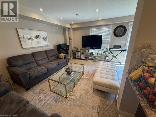 25 Bethune Avenue, Hamilton, ON - Indoor Photo Showing Living Room