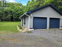 Double Garage with workbench - 