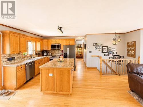 22 Catfish Rd, Wawa, ON - Indoor Photo Showing Kitchen