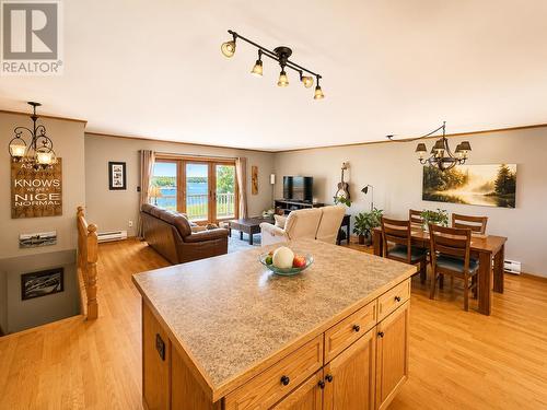 22 Catfish Rd, Wawa, ON - Indoor Photo Showing Dining Room