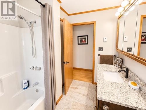 22 Catfish Rd, Wawa, ON - Indoor Photo Showing Bathroom