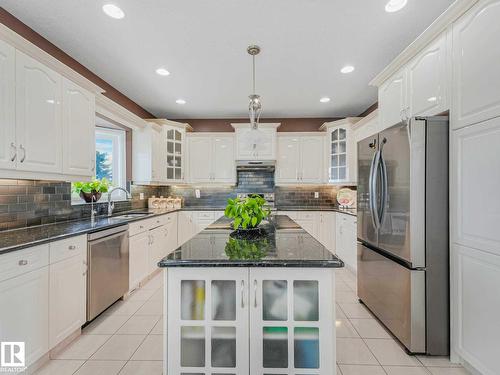 7516 161A Av Nw, Edmonton, AB - Indoor Photo Showing Kitchen