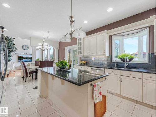 7516 161A Av Nw, Edmonton, AB - Indoor Photo Showing Kitchen With Upgraded Kitchen