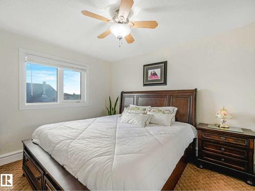 7516 161A Av Nw, Edmonton, AB - Indoor Photo Showing Bedroom