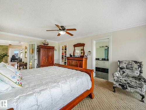 7516 161A Av Nw, Edmonton, AB - Indoor Photo Showing Bedroom