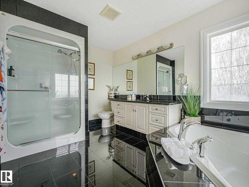 7516 161A Av Nw, Edmonton, AB - Indoor Photo Showing Bathroom