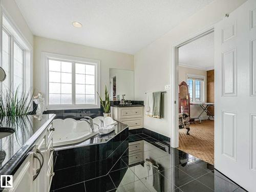 7516 161A Av Nw, Edmonton, AB - Indoor Photo Showing Bathroom