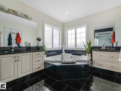 7516 161A Av Nw, Edmonton, AB - Indoor Photo Showing Bathroom