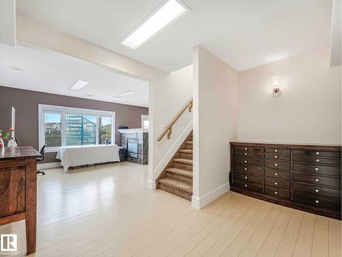 7516 161A Av Nw, Edmonton, AB - Indoor Photo Showing Other Room