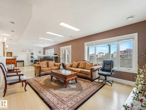 7516 161A Av Nw, Edmonton, AB - Indoor Photo Showing Living Room