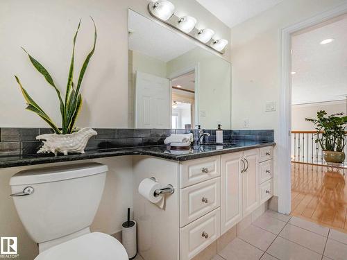 7516 161A Av Nw, Edmonton, AB - Indoor Photo Showing Bathroom