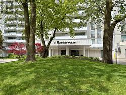 1603 - 10 PARKWAY FOREST DRIVE Toronto (Henry Farm), ON M2J 1L3