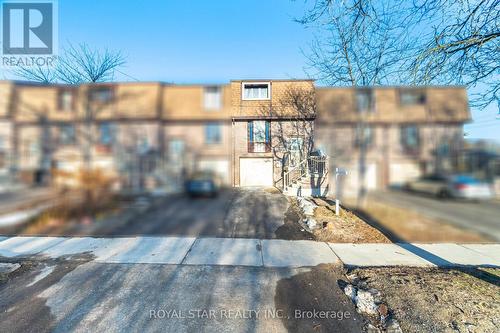 3 - 11 PLAISANCE ROAD  Richmond Hill, ON L4C 5H1