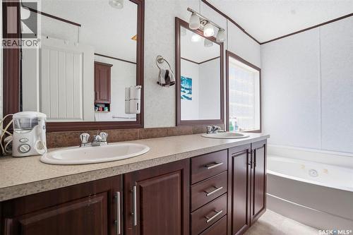 533 3Rd Avenue, Young, SK - Indoor Photo Showing Bathroom
