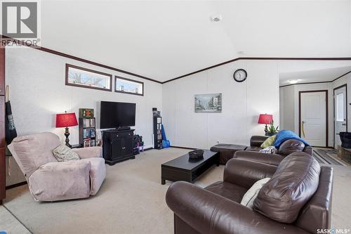 533 3Rd Avenue, Young, SK - Indoor