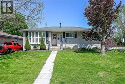 2 COACHWOOD Road Brantford, ON N3R 3R4