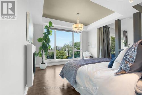 1309 Beaufort Drive, Burlington, ON - Indoor Photo Showing Bedroom