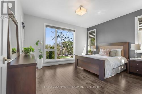 1309 Beaufort Drive, Burlington, ON - Indoor Photo Showing Bedroom