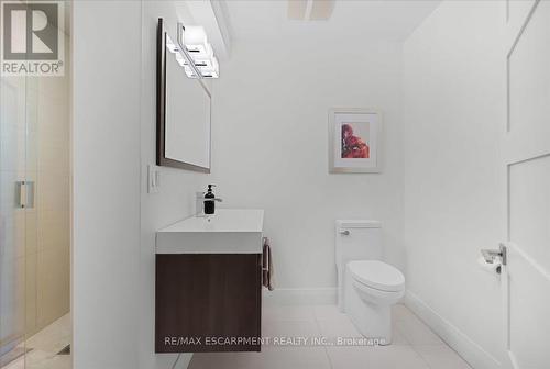 1309 Beaufort Drive, Burlington, ON - Indoor Photo Showing Bathroom
