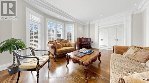 108 Yorkminster Road, Toronto, ON - Indoor Photo Showing Living Room
