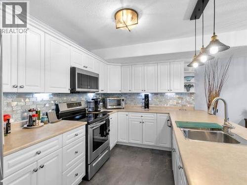 A-45 Drift Drive, Whitehorse, YT - Indoor Photo Showing Kitchen With Upgraded Kitchen