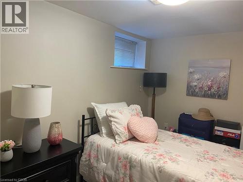 Windowed room featuring a ceiling-mounted light fixture, light-toned walls, and a recessed window with horizontal blinds - 52 Emerson Street, Hamilton, ON - Indoor Photo Showing Bedroom