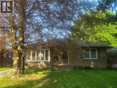 6902 DELL Avenue  Niagara Falls, ON L2G 4V8