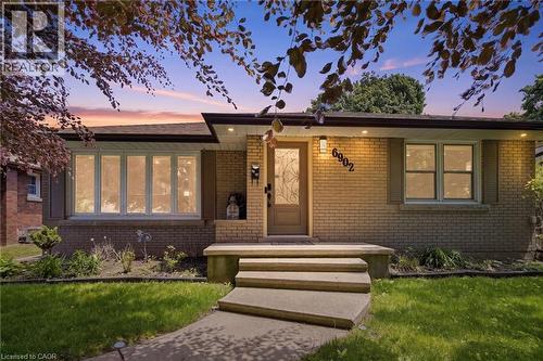 6902 DELL Avenue  Niagara Falls, ON L2G 4V8