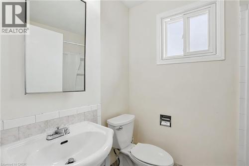 65 Mount Albion Road Unit# 4, Hamilton, ON - Indoor Photo Showing Bathroom