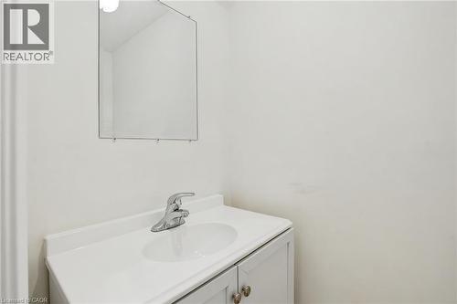 65 Mount Albion Road Unit# 4, Hamilton, ON - Indoor Photo Showing Bathroom