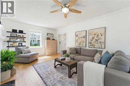 45 Middleton Street, Cambridge, ON - Indoor Photo Showing Living Room