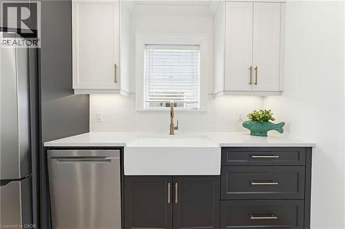 45 Middleton Street, Cambridge, ON - Indoor Photo Showing Kitchen