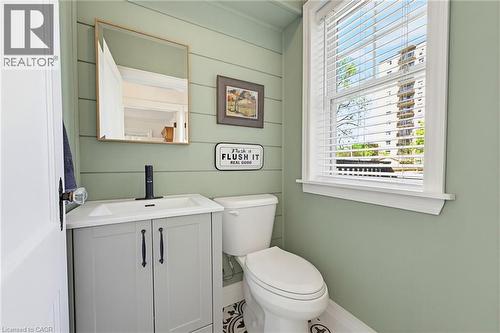 45 Middleton Street, Cambridge, ON - Indoor Photo Showing Bathroom