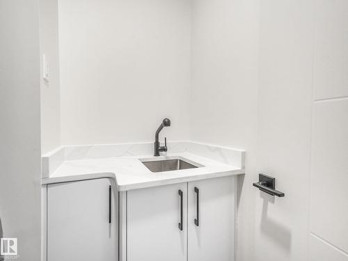 10963 129 St Nw, Edmonton, AB - Indoor