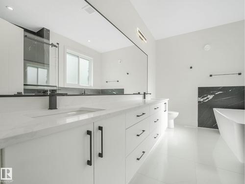 10963 129 St Nw, Edmonton, AB - Indoor Photo Showing Bathroom