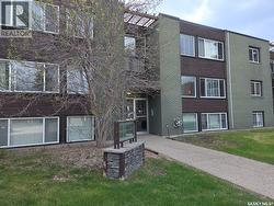 22 208 Lindsay PLACE  Saskatoon, SK S7H 3E6