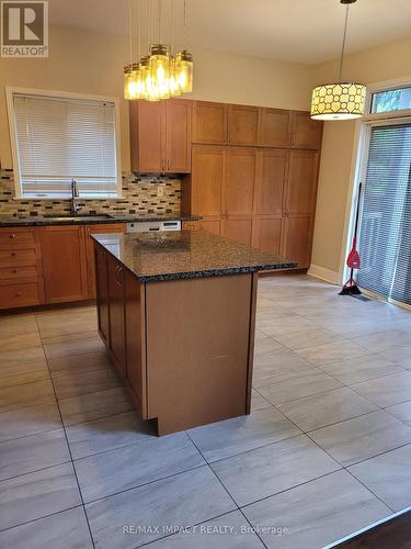 20 Remembrance Crescent, Ottawa, ON - Indoor Photo Showing Kitchen