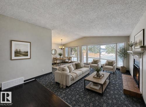 8516 190 St Nw, Edmonton, AB - Indoor Photo Showing Living Room
